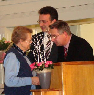 Mit dem Ehrenpreis 2009 der Gemeinde Mihla wurde Frau Dorothea Ratz geehrt