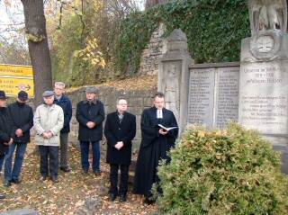 Volkstrauertag 2011 – Erinnerung und Mahnung