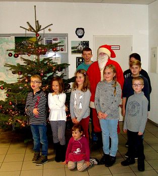 Alt und Jung bei der Weihnachtsfeier der Mihlaer Feuerwehr vereint