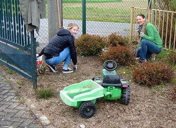 Mitglieder des Fördervereins, Freunde des Bades und Mitarbeiter des Bauhofes bereiteten Freibadsaison vor